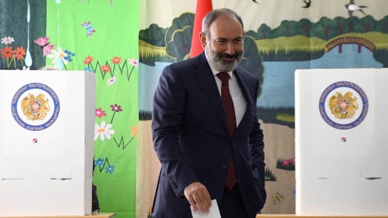 Ermenistan seçimlerinin galibi Paşinyan